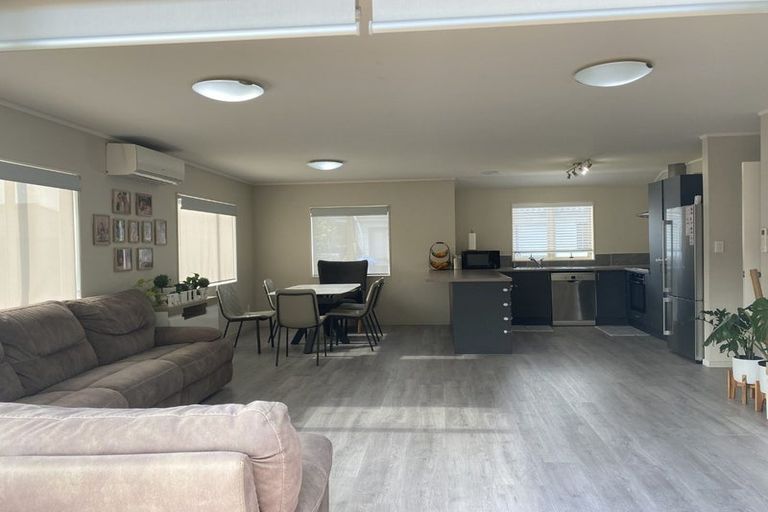 Photo of property in 37b Harrington Road, Henderson, Auckland, 0610