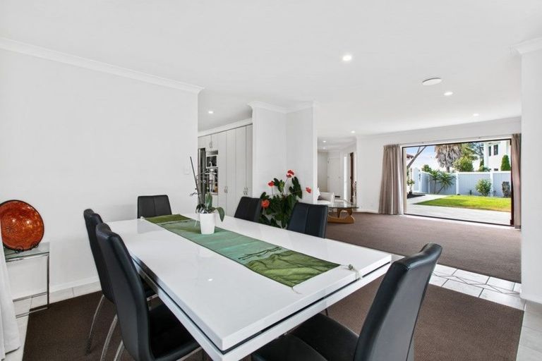Photo of property in 13 Onemana Way, Te Atatu Peninsula, Auckland, 0610