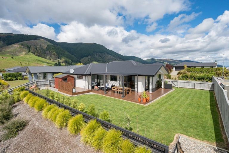 Photo of property in 8 Huntaway Close, Stoke, Nelson, 7011