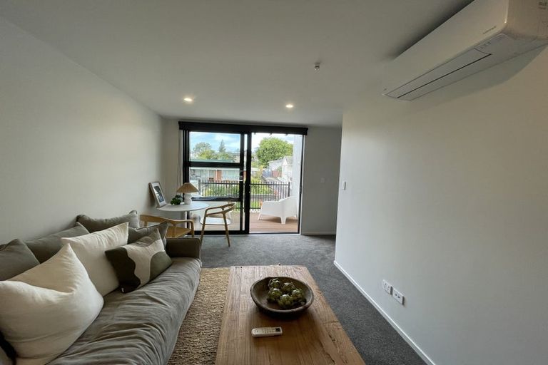 Photo of property in 4/5 Dellwood Avenue, Henderson, Auckland, 0612
