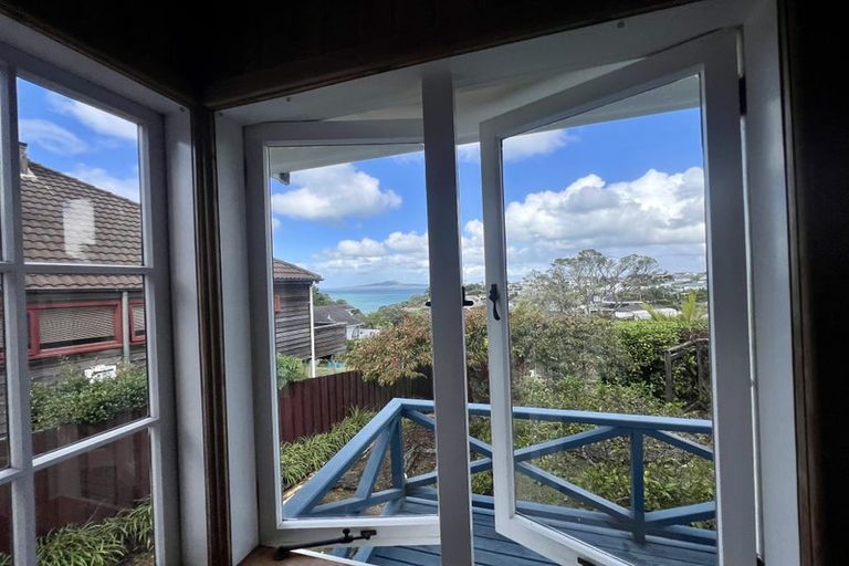 Photo of property in 41 Montgomery Avenue, Rothesay Bay, Auckland, 0630