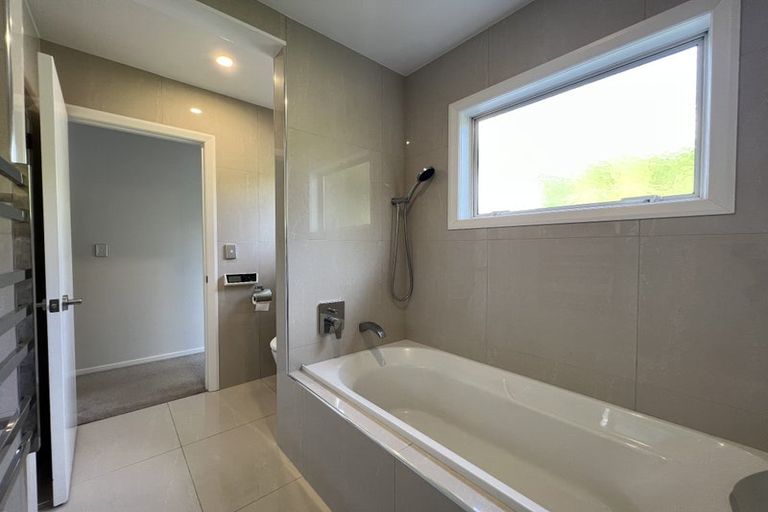 Photo of property in 2a Eastcliffe Road, Castor Bay, Auckland, 0620