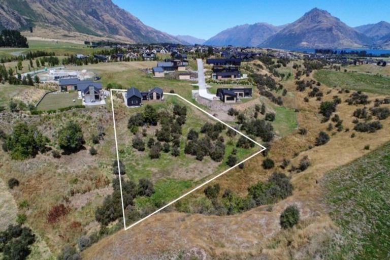 Photo of property in 7 Rabbiters Crescent, Jacks Point, Queenstown, 9371