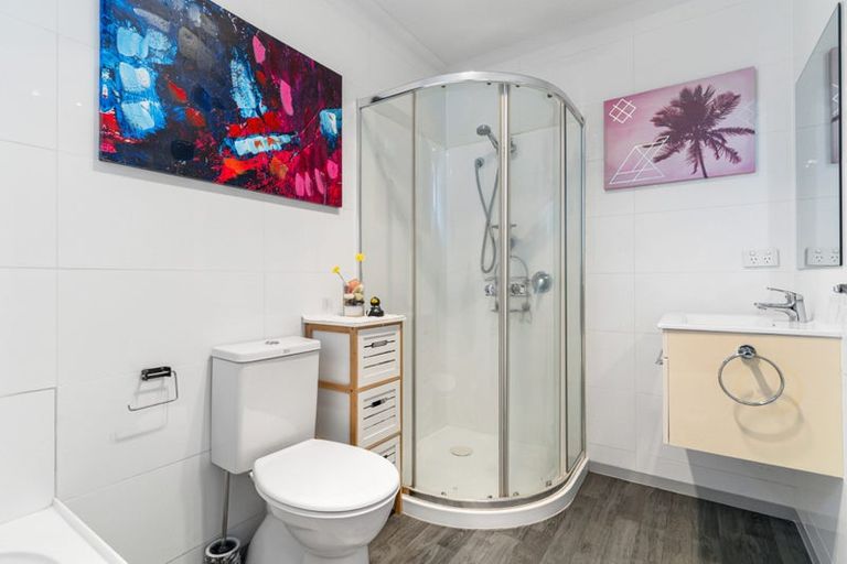 Photo of property in 24 Tutuwhatu Crescent, Weymouth, Auckland, 2103