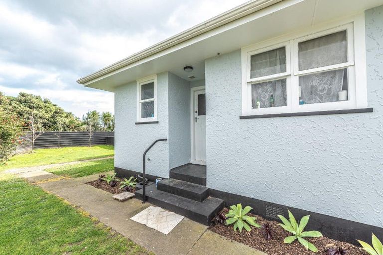 Photo of property in 1 Kupe Place, Castlecliff, Whanganui, 4501