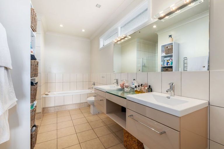 Photo of property in 438 Muritai Road, Eastbourne, Lower Hutt, 5013