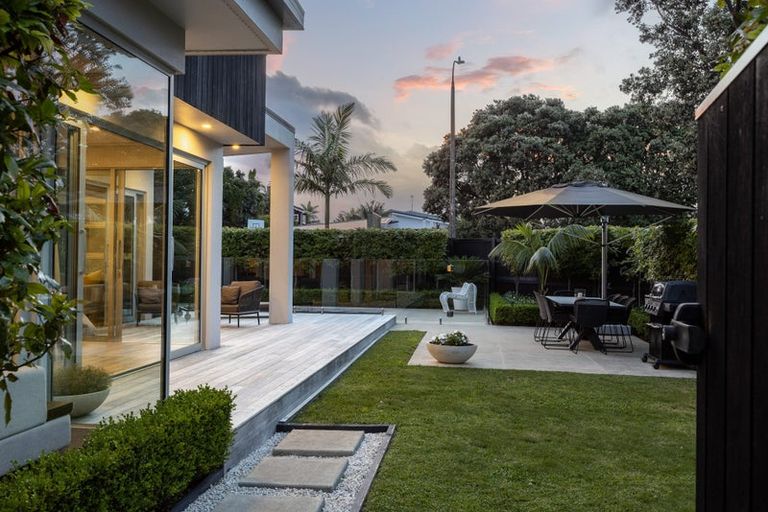 Photo of property in 52 Walton Street, Red Beach, 0932