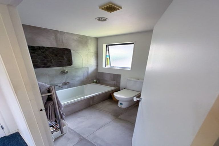 Photo of property in 33 Shearwater Street, One Tree Point, 0118