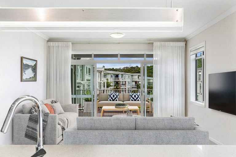 Photo of property in 116 Landmark Terrace, Orewa, 0931