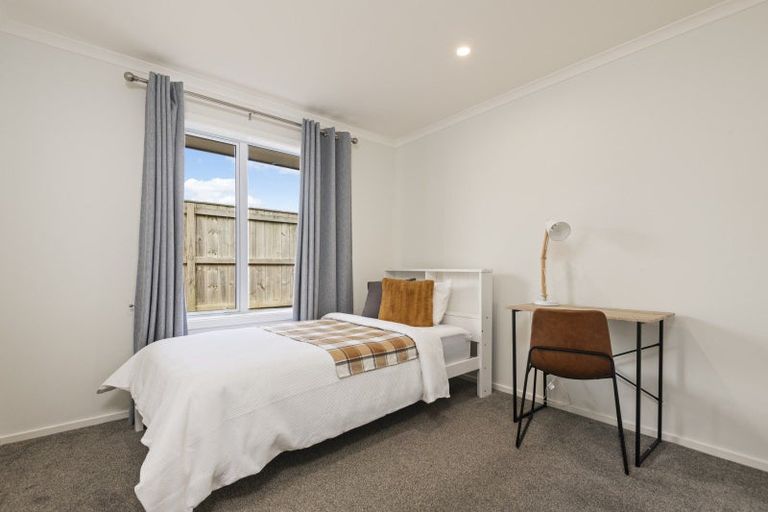 Photo of property in 13 Mediterranean Grove, Fitzherbert, Palmerston North, 4410