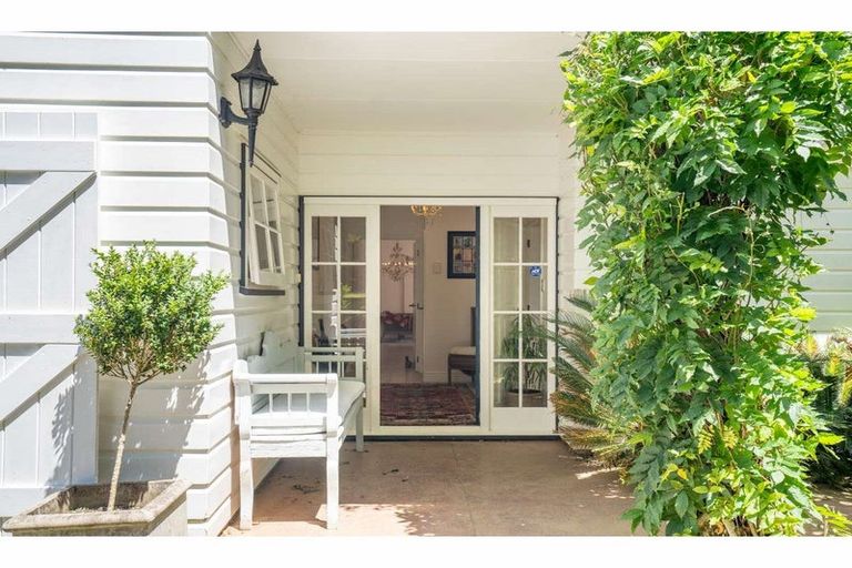 Photo of property in 37 Riverview Road, Kerikeri, 0230