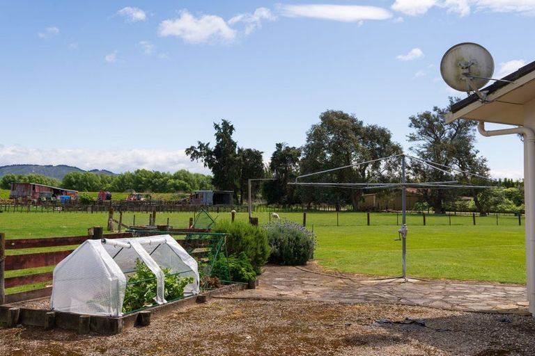 Photo of property in 33 Caesar Road, Ormond, Gisborne, 4071