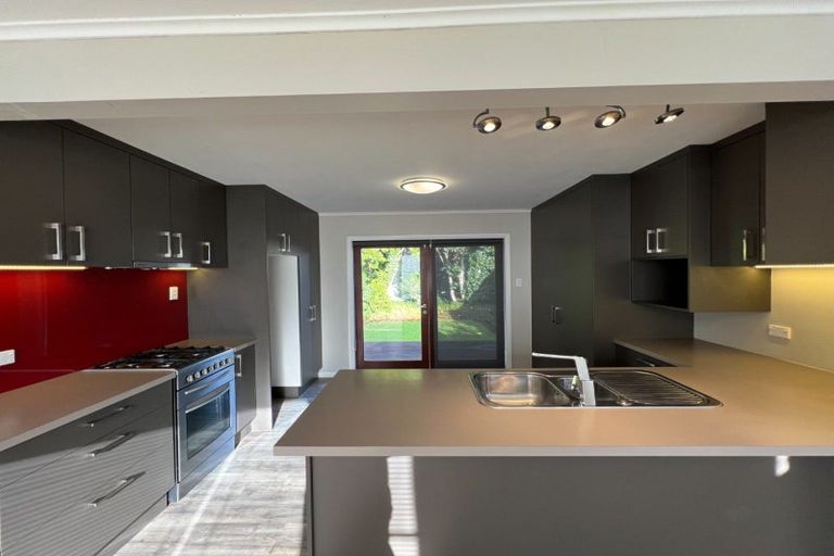 Photo of property in 16 Stirling Crescent, Hokowhitu, Palmerston North, 4410