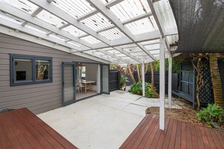 Photo of property in 2/20 Tawavale Crescent, Totara Vale, Auckland, 0629