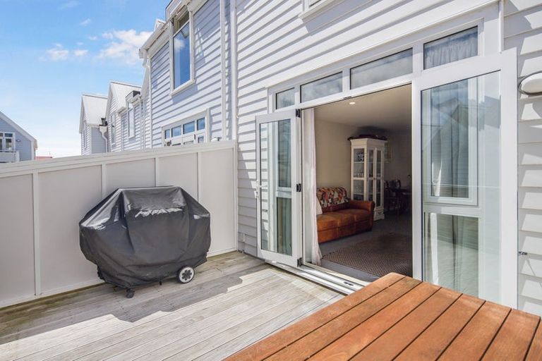Photo of property in Pirie Street Townhouses, 27/35u Pirie Street, Mount Victoria, Wellington, 6011