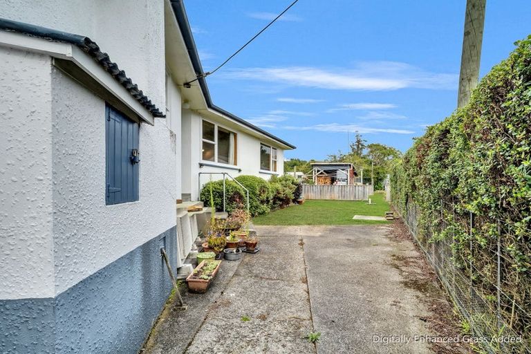 Photo of property in 16 Milne Street, Hunterville, 4730