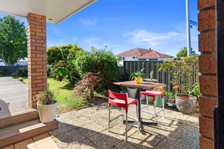 Photo of property in 142 Ngatai Road, Otumoetai, Tauranga, 3110