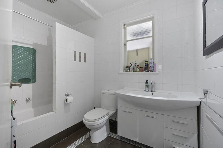 Photo of property in 20 Mount View Road, Melville, Hamilton, 3206