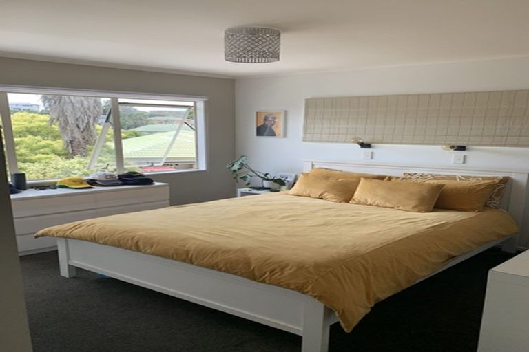 Photo of property in 11a Greta Place, Stanmore Bay, Whangaparaoa, 0932
