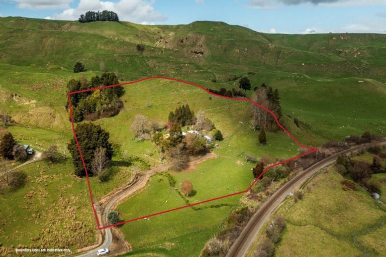 Photo of property in 19 Gordon Terrace, Hunterville, 4730