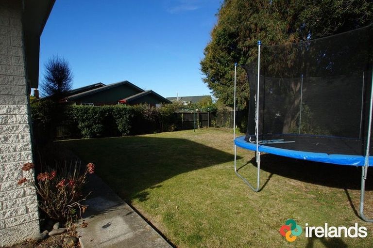 Photo of property in 17 Highfield Place, Avonhead, Christchurch, 8042