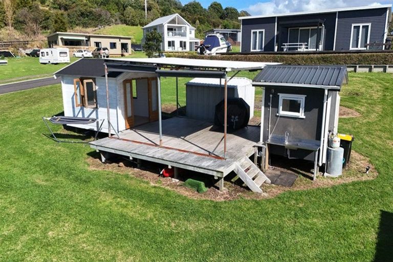Photo of property in 1 Dawson Place, Cooks Beach, 3591