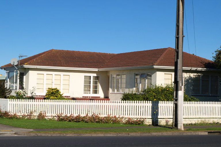 Photo of property in 438 Massey Road, Mangere East, Auckland, 2024