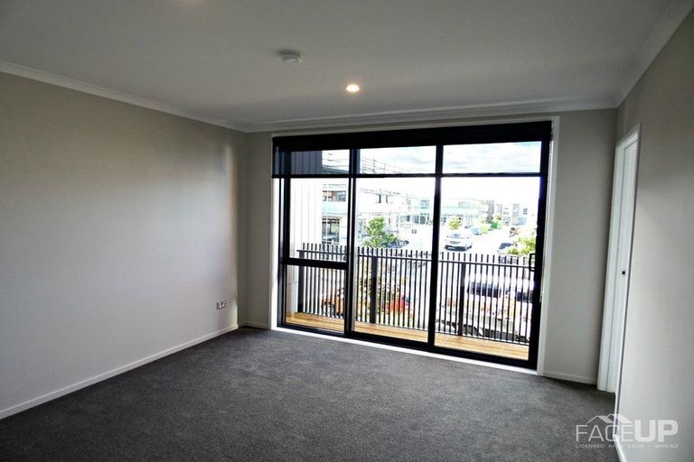 Photo of property in 6 Tuatua Road, Hobsonville, Auckland, 0616