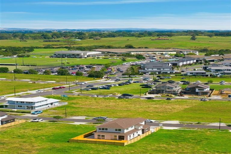 Photo of property in 9 Toporoa Street, Karaka, 2113