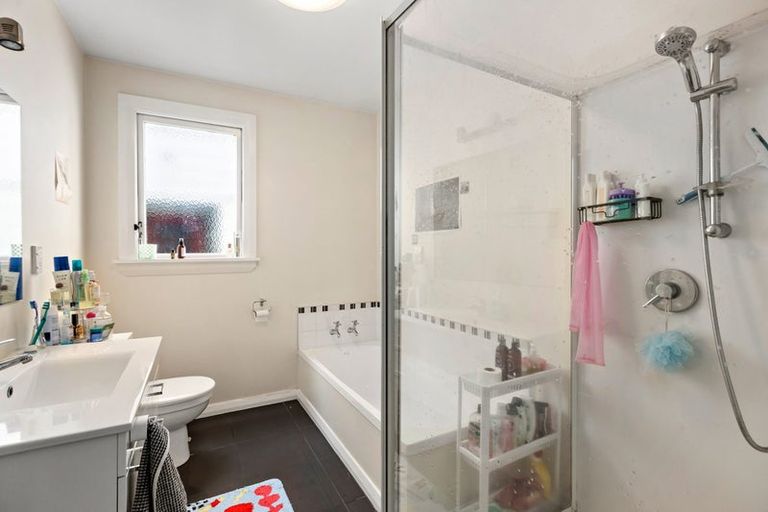 Photo of property in 130 Wallace Street, Mount Cook, Wellington, 6021