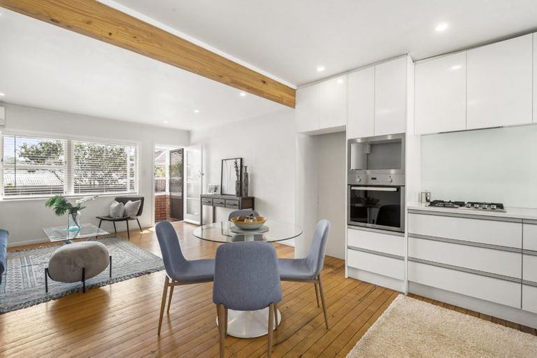 Photo of property in 2/134 Onewa Road, Northcote, Auckland, 0627