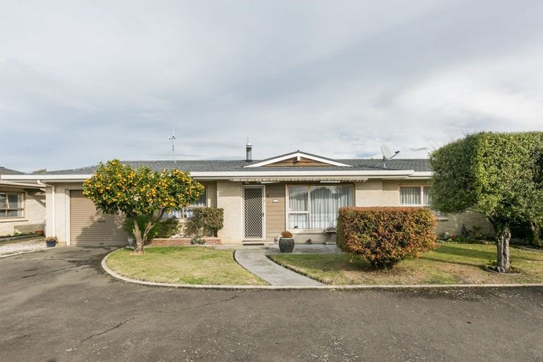 Photo of property in 2/17 Ngarimu Crescent, Taradale, Napier, 4112