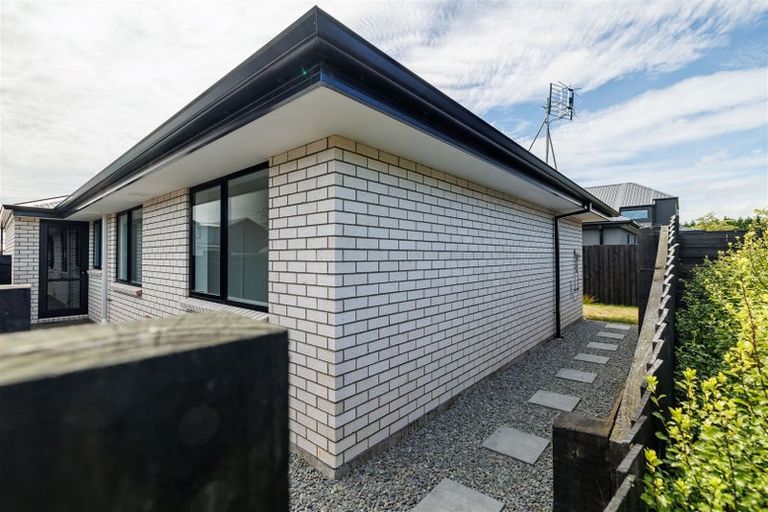 Photo of property in 33 Miromiro Street, Broomfield, Christchurch, 8042