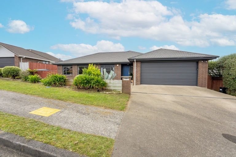 Photo of property in 5 Ronald Scott Grove, Riverstone Terraces, Upper Hutt, 5018