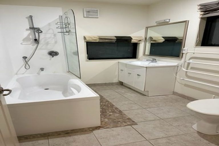 Photo of property in 2b Donald Crescent, Karori, Wellington, 6012