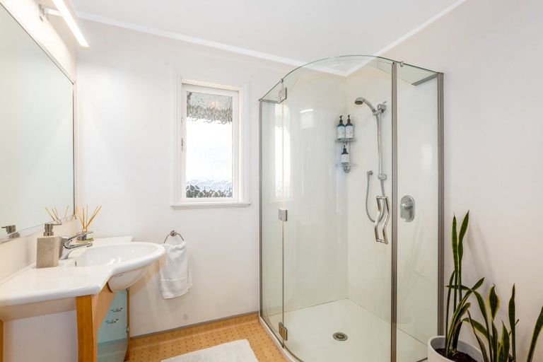 Photo of property in 335 Muritai Road, Eastbourne, Lower Hutt, 5013