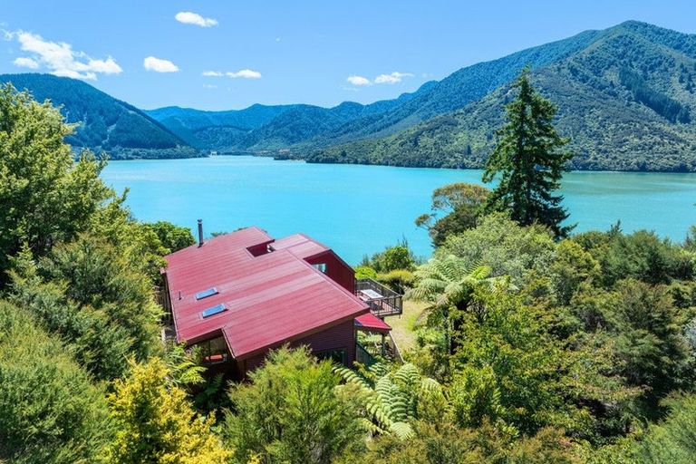 Photo of property in 542 Moetapu Bay Road, Moetapu Bay, Picton, 7282