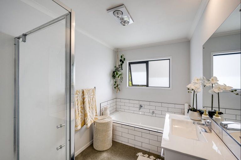Photo of property in 105 Puketapu Road, Taradale, Napier, 4112