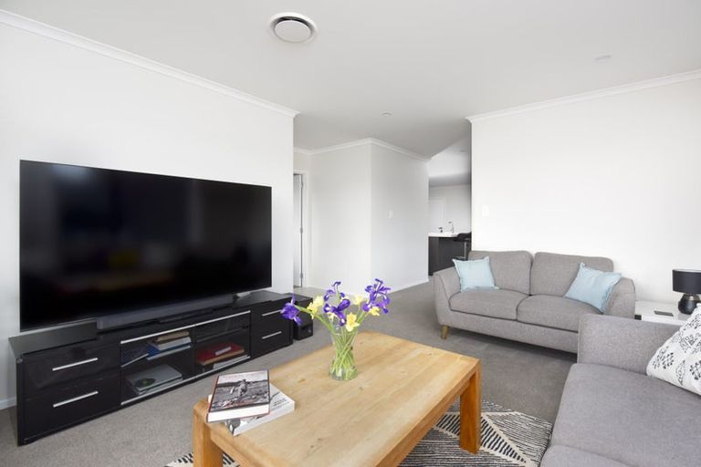 Photo of property in 43 Symes Drive, Red Beach, 0932