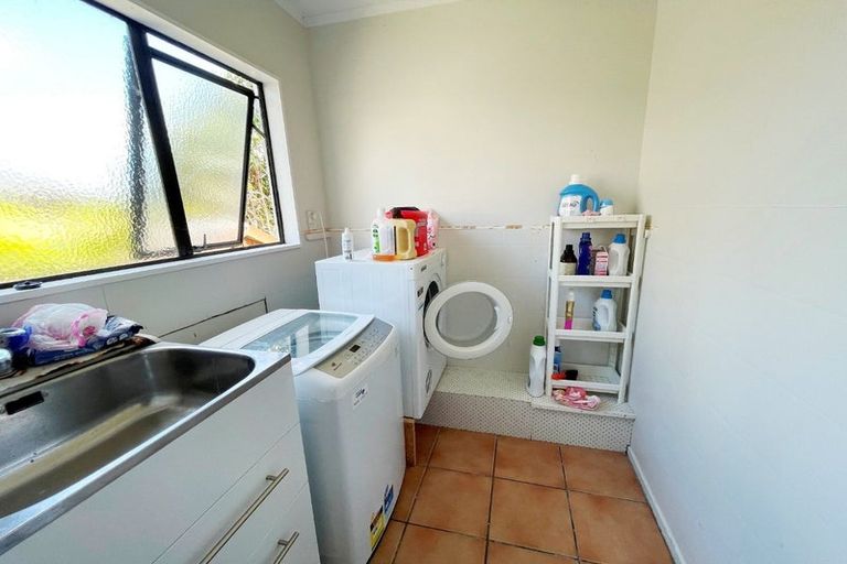 Photo of property in 3/90 Aberdeen Road, Campbells Bay, Auckland, 0620