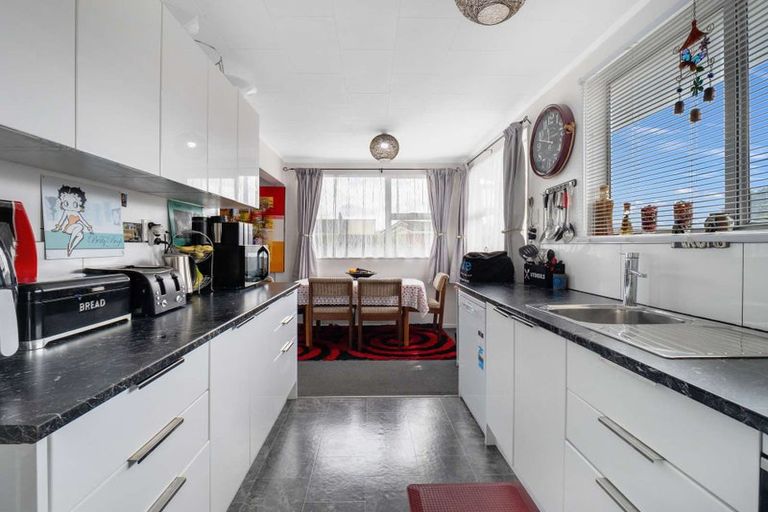 Photo of property in 31 Cross Street, Castlecliff, Whanganui, 4501