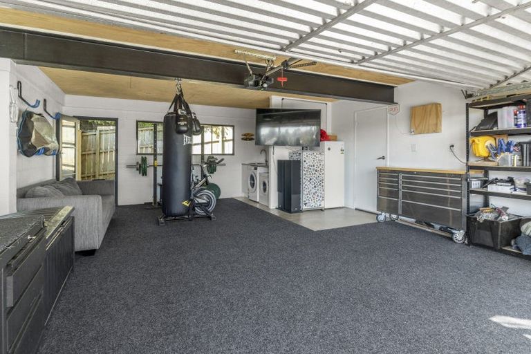 Photo of property in 1/39 Sunset Road, Totara Vale, Auckland, 0632