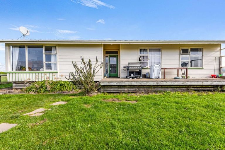 Photo of property in 452 Ohangai Road, Hawera, 4672