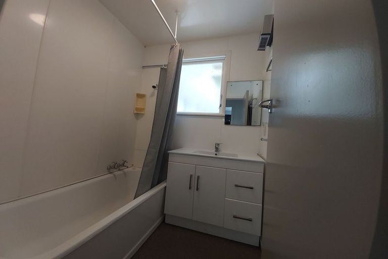 Photo of property in 92 Beazley Avenue, Paparangi, Wellington, 6037