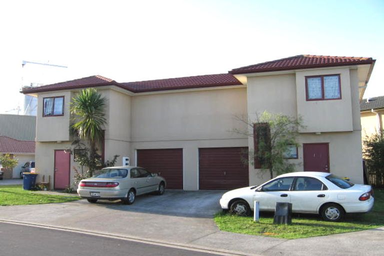 Photo of property in 11/1 Juliana Way, Glendene, Auckland, 0602