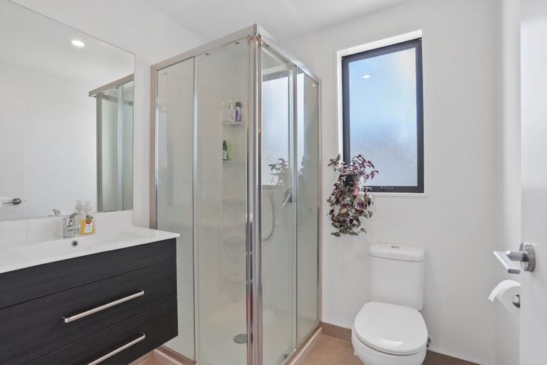 Photo of property in 5 Tokai Place, Glen Eden, Auckland, 0602