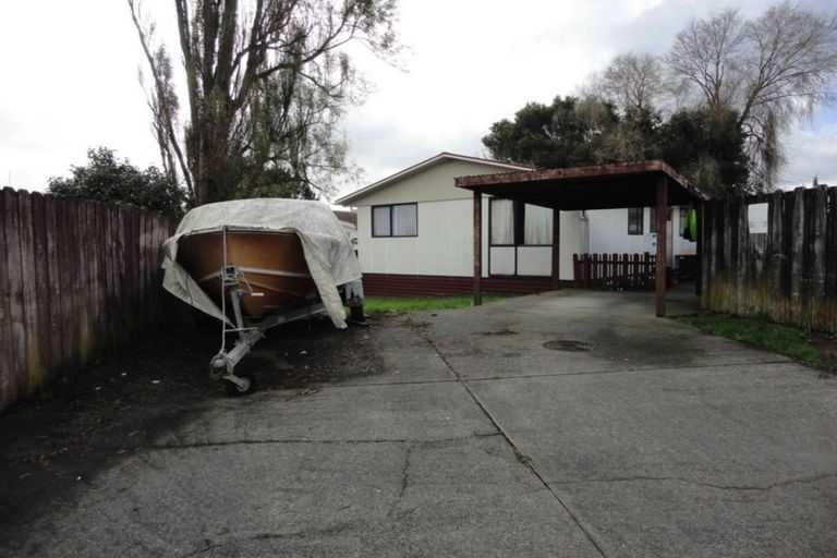 Photo of property in 1/15 Starforth Place, Henderson, Auckland, 0612