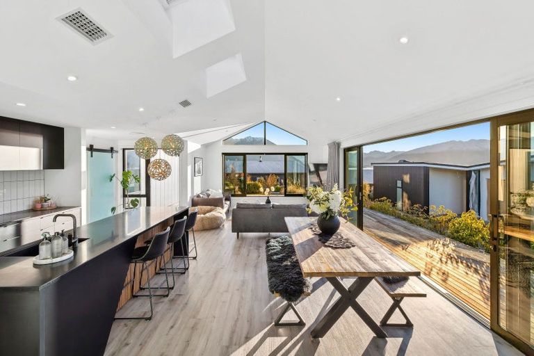 Photo of property in 39 Farrant Drive, Wanaka, 9305