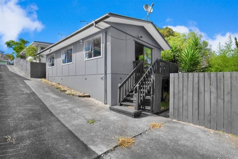 Photo of property in 14 Barnfield Place, Glendene, Auckland, 0602