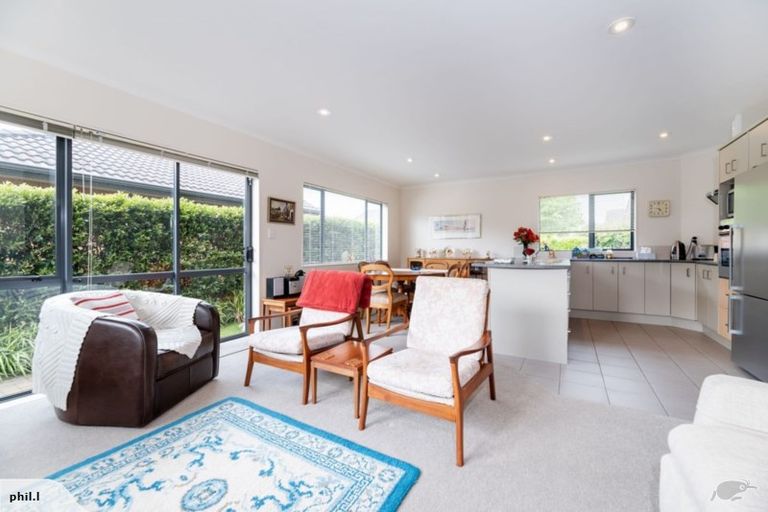 Photo of property in Waimanu Bay Village, 13/1 Piriti Drive, Te Atatu Peninsula, Auckland, 0610